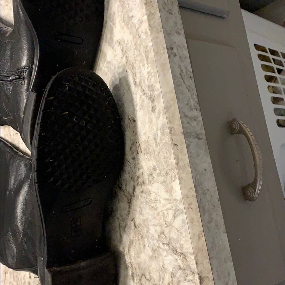 Boots - Picture 3 of 4